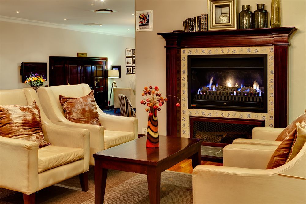 아프리칸 프라이드 이레네 컨트리 로지, 오토그래프 컬렉션® 호텔 켄투리온 외부 사진 A fireplace in a home